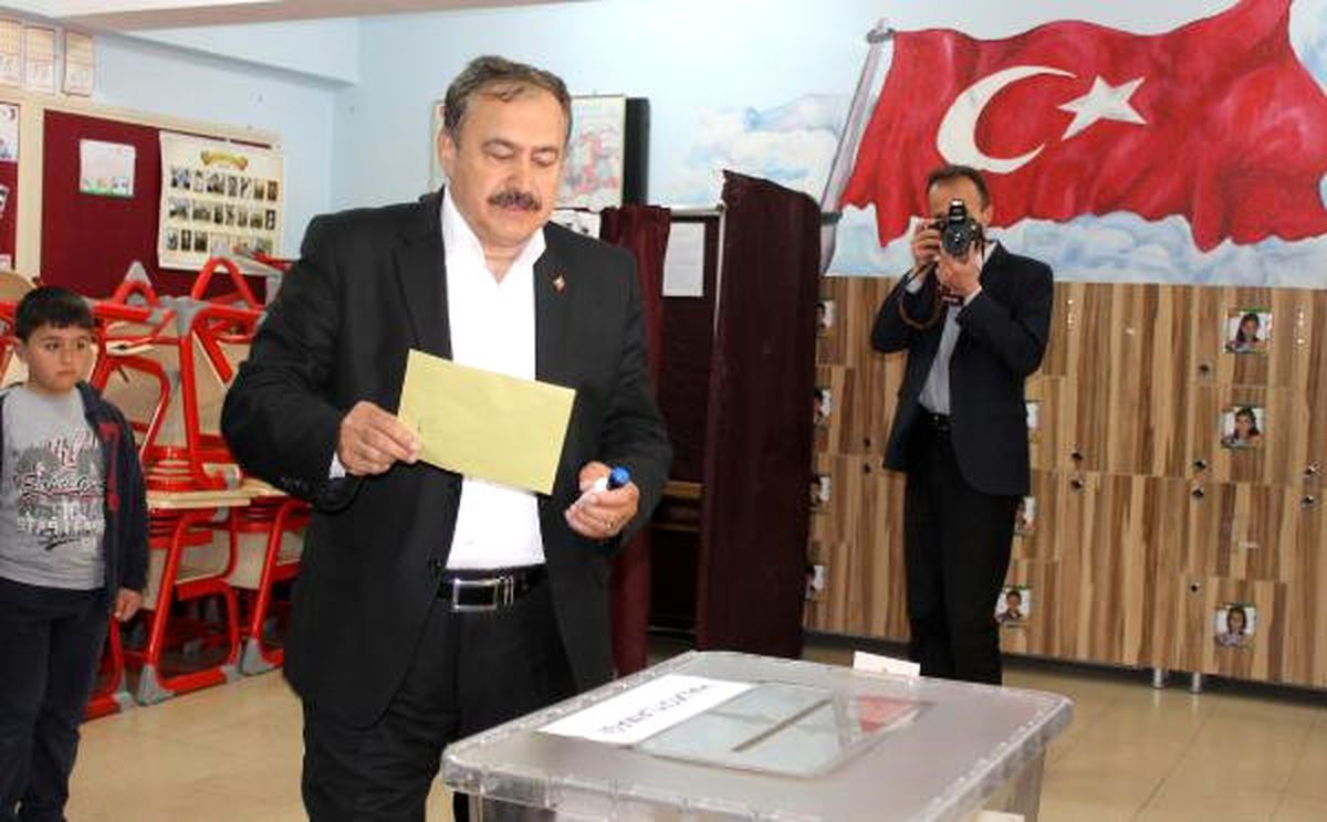 Bakan Eroğlu, Memleketinde Oy Kullandı