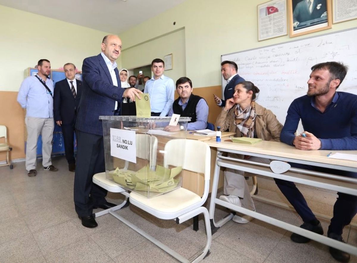 Bakan Işık Oyunu Kullandı