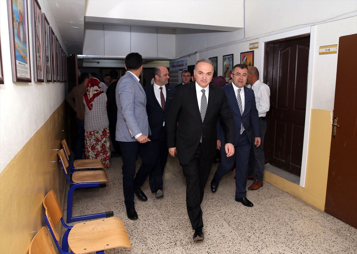 Bakan Özlü, Oyunu Düzce\'de Kullandı