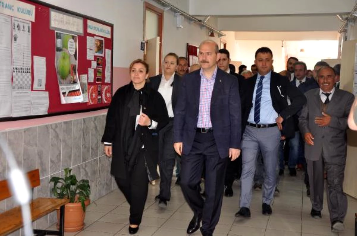 Bakan Soylu ve Eşi Trabzon\'da Oy Kullandı