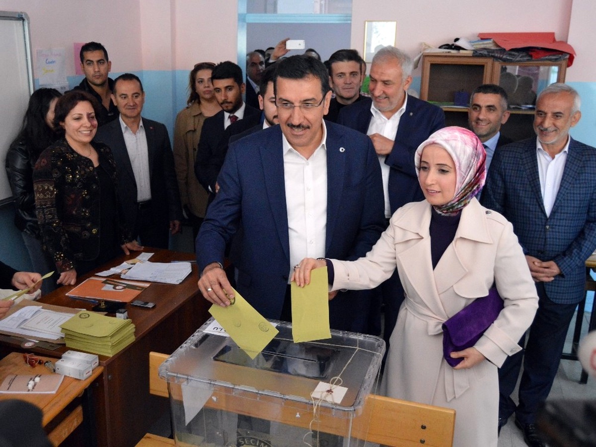 Bakan Tüfenkci Oyunu Memleketi Malatya\'da Kullandı