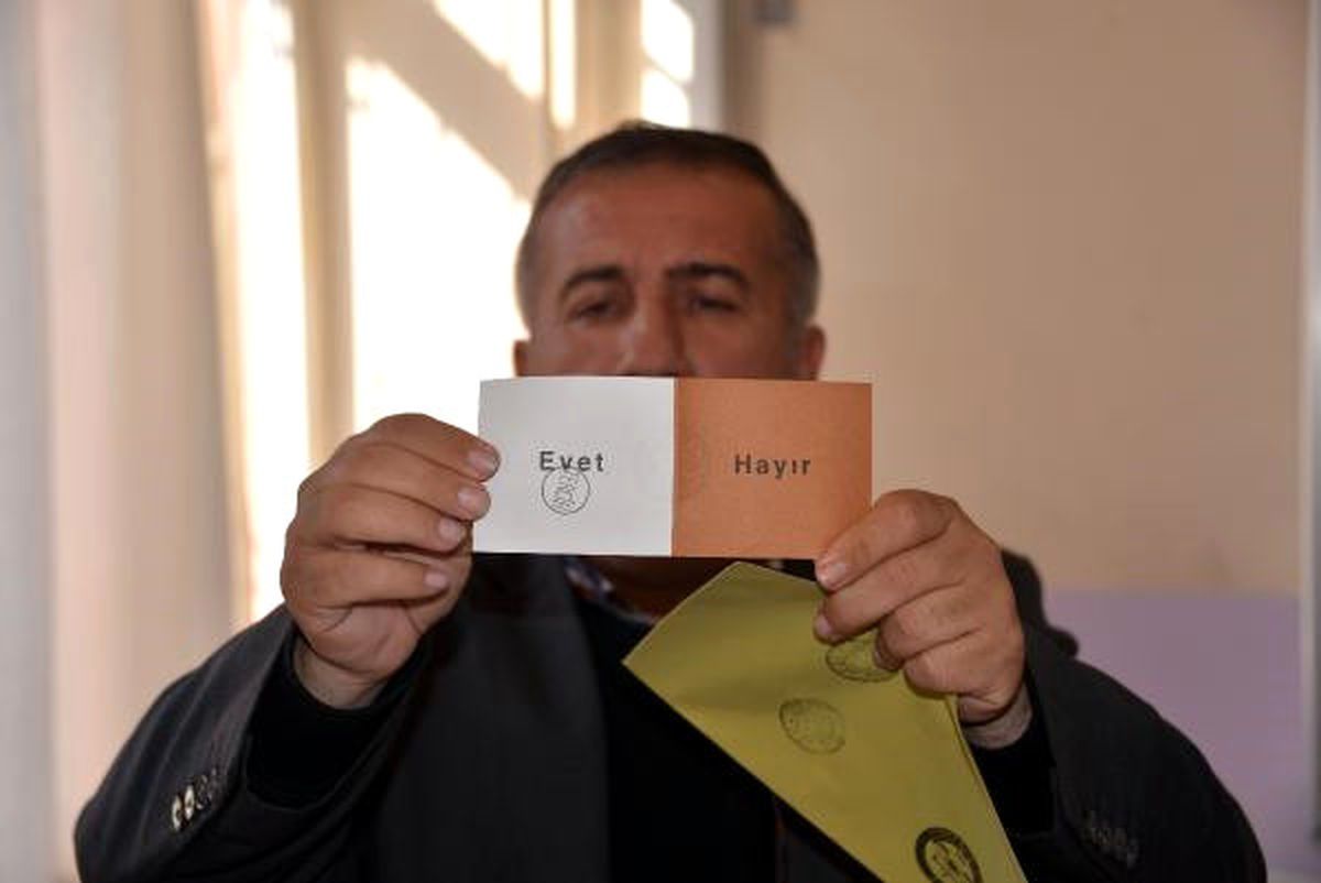 Başbakan Yardımcısı Kaynak\'ın Sandığından \'Evet\' Çıktı