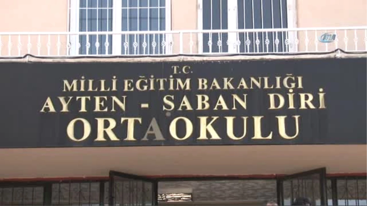 Başbakan Yardımcısı Türkeş Oyunu Kullandı