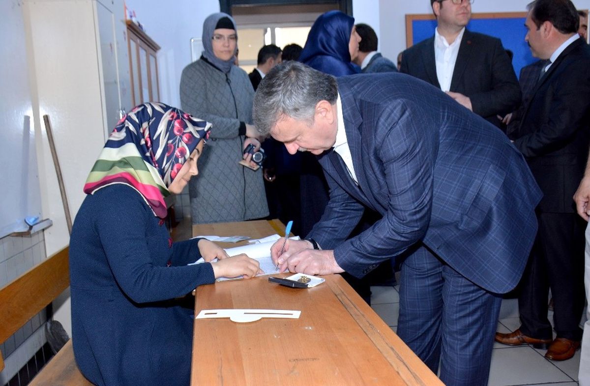 Başkan Akyürek, Oyunu Kullandı