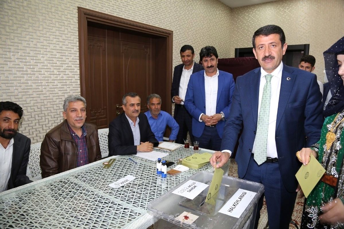 Başkan Ekinci Oyunu Kırsal Mahallede Kullandı