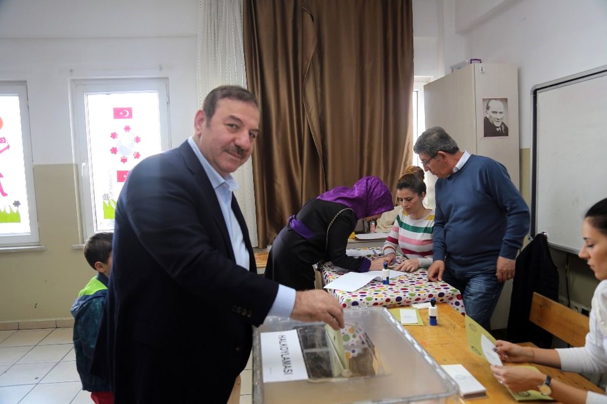 Başkan Kadıoğlu 1313 No\'lu Sandıkta Oyunu Kullandı