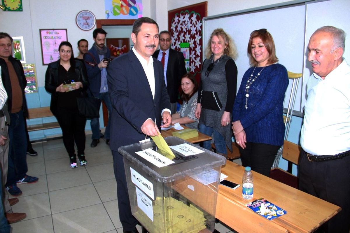 Başkan Uysal Oyunu Kullandı, Gazetecilere Teşekkür Etti