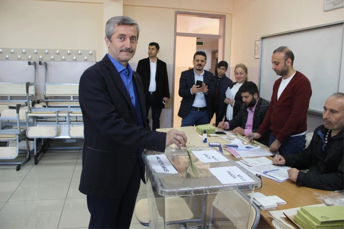 Belediye Başkanı Mehmet Tahmazoğlu, Oyunu Kullandı
