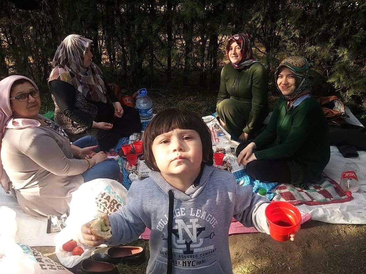 Bolvadin\'de Oy Kullananlar Soluğu Piknik Alanlarında Aldı