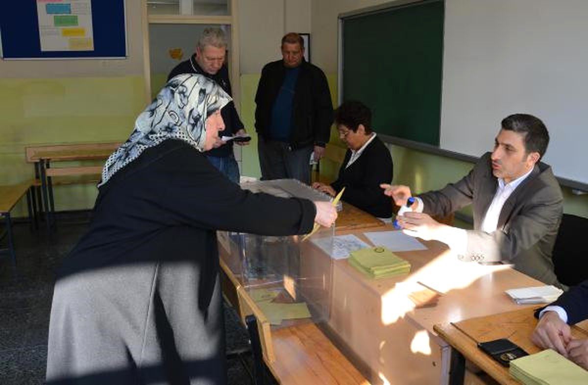 Bursa\'da Vatandaşlar Referandum İçin Sandık Başına Gitti