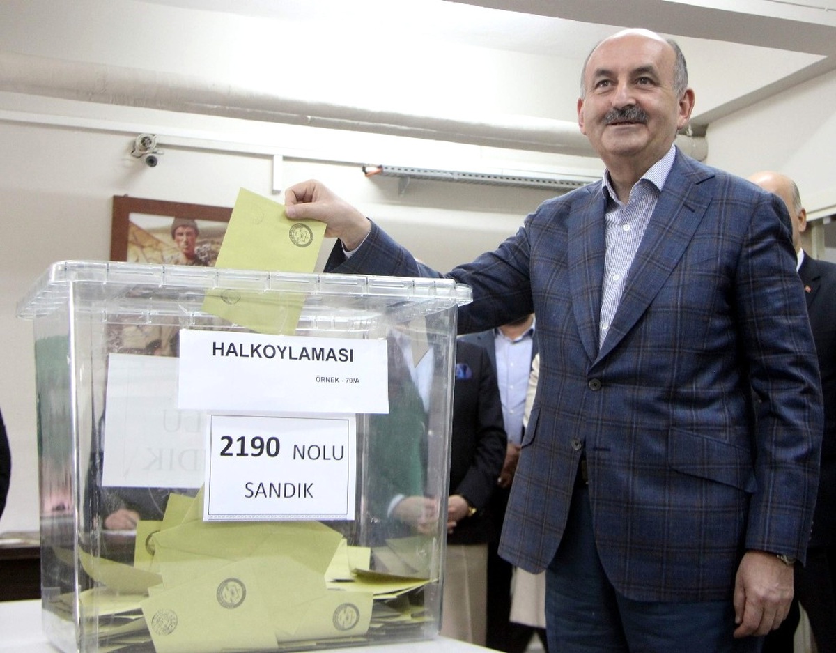 Çalışma ve Sosyal Güvenlik Bakanı Mehmet Müezzinoğlu Oyunu Kullandı