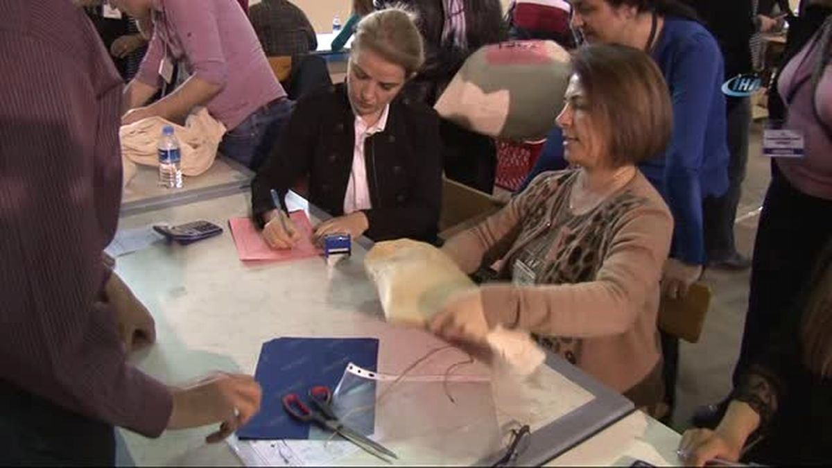 Çankaya\'da Sandıklar İlçe Seçim Kurulu\'nda