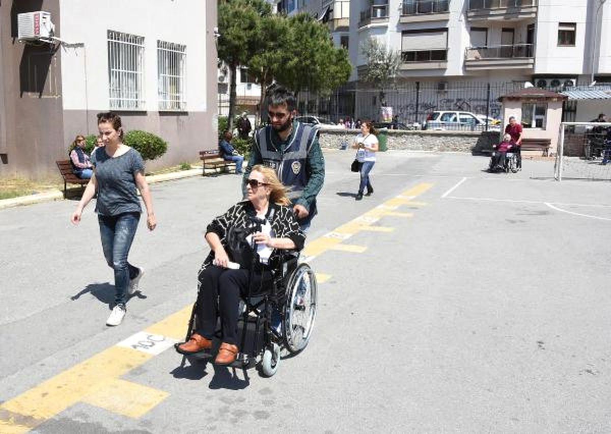 Çocuklar da Sandık Başında