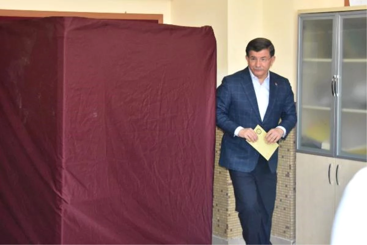 Davutoğlu\'ndan Referandum Mesajı: Karar, Milli İradenin Tecellisidir