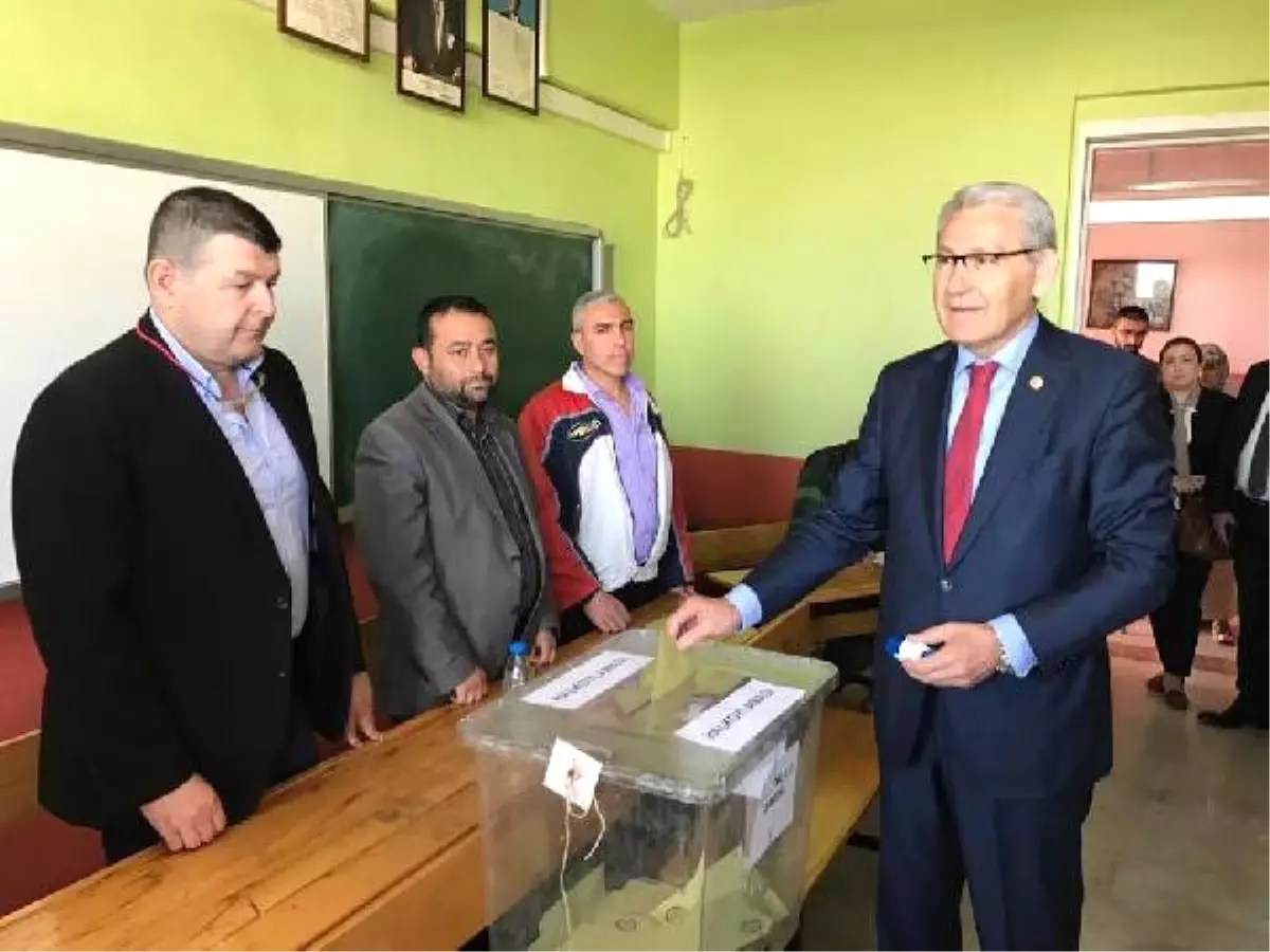 Denizli\'de Referandum Sakin Başladı (2)