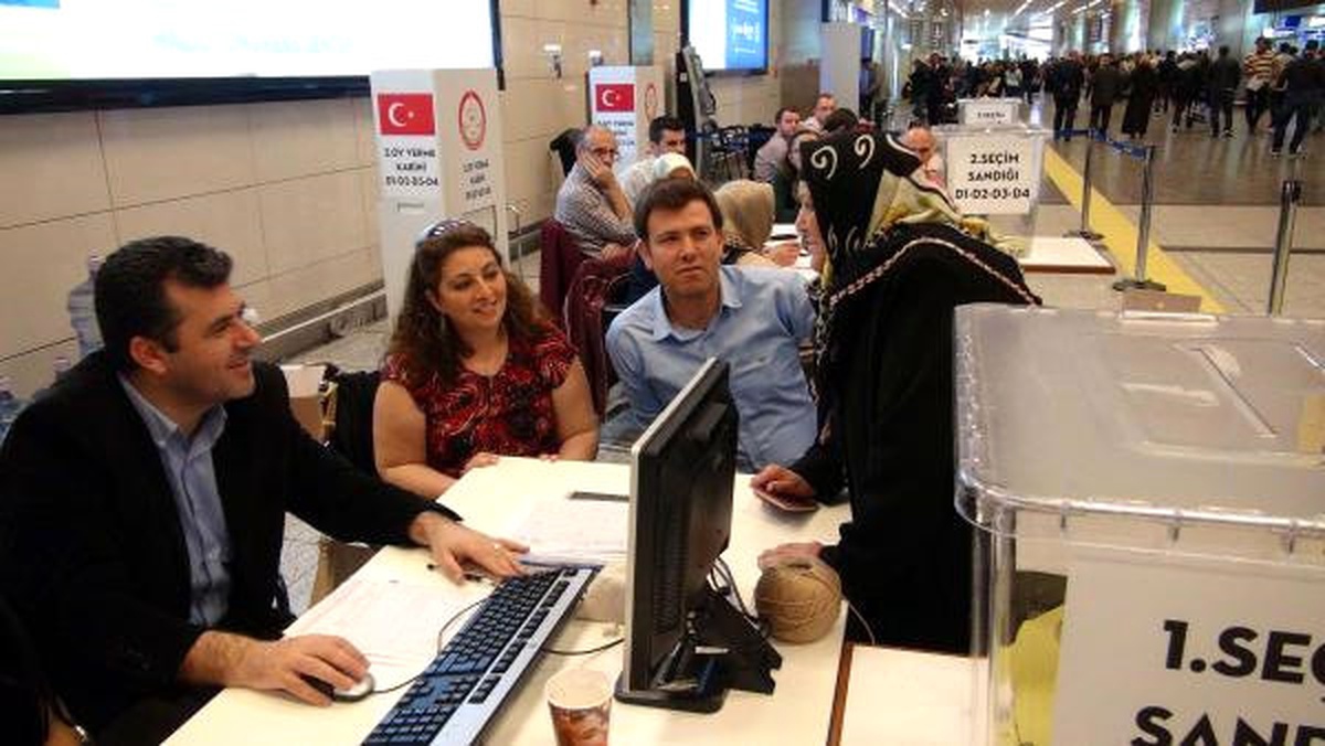 Dha İstanbul - Atatürk Havalimanı\'nda Oy Verme İşlemi Sona Erdi