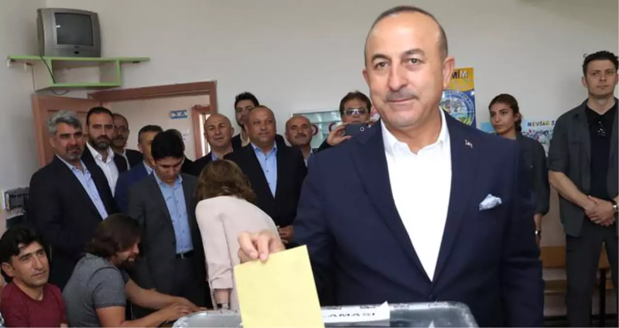 Çavuşoğlu\'nun Sandığından \'Evet\' Çıktı