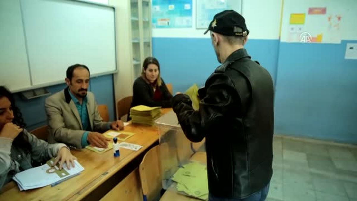 Doğu\'da Oy Kullanma İşlemi Başladı