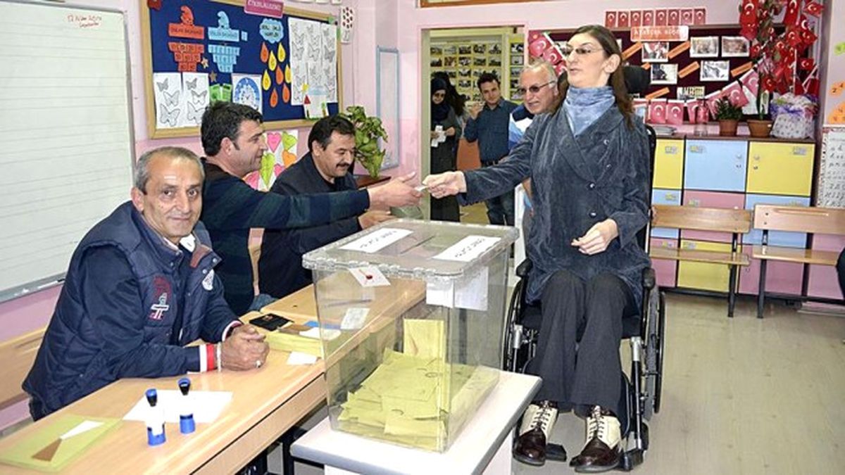 Dünyanın \'En Uzun Genç Kızı\' Oyunu Kullandı