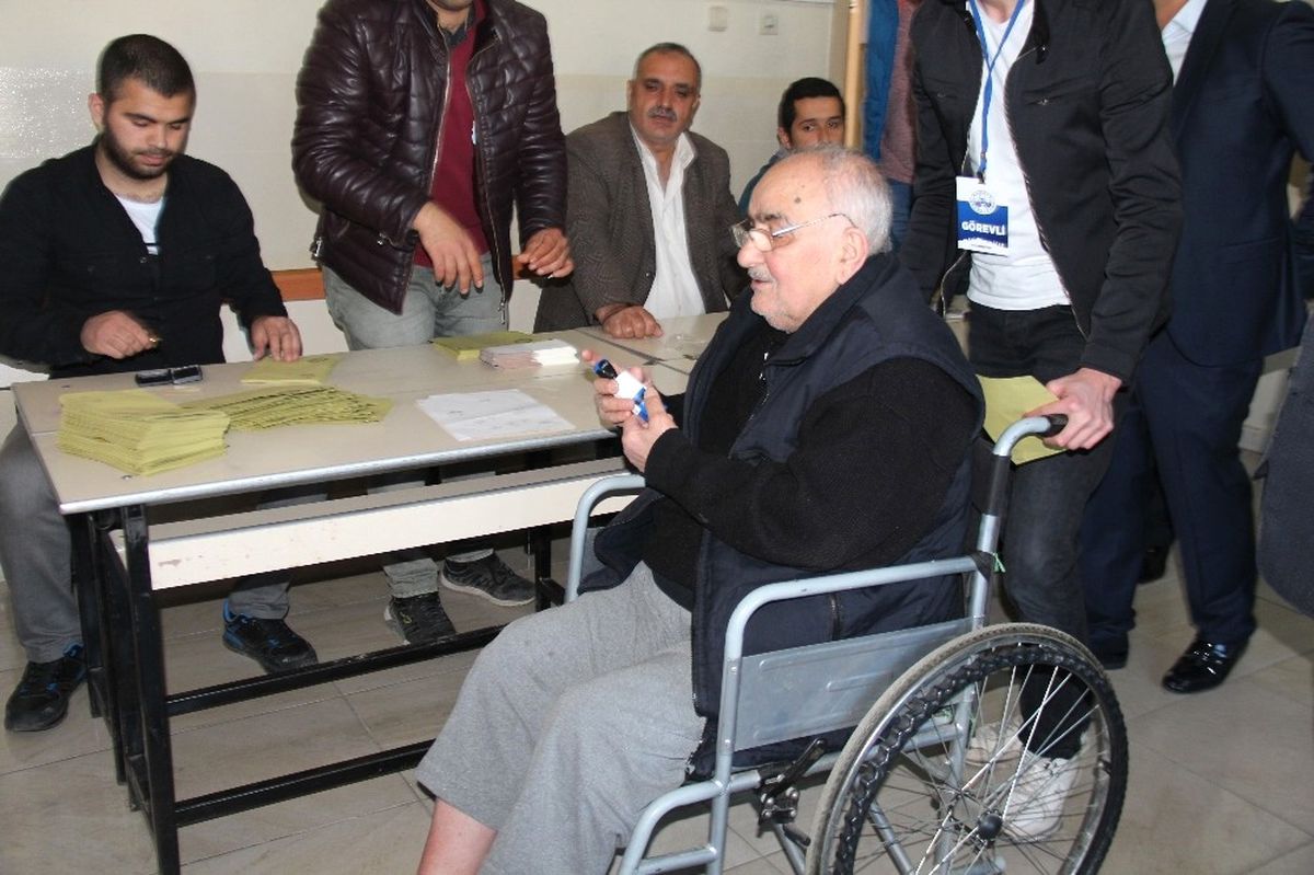 Elazığ\'da Engelliler Oy Kullandı