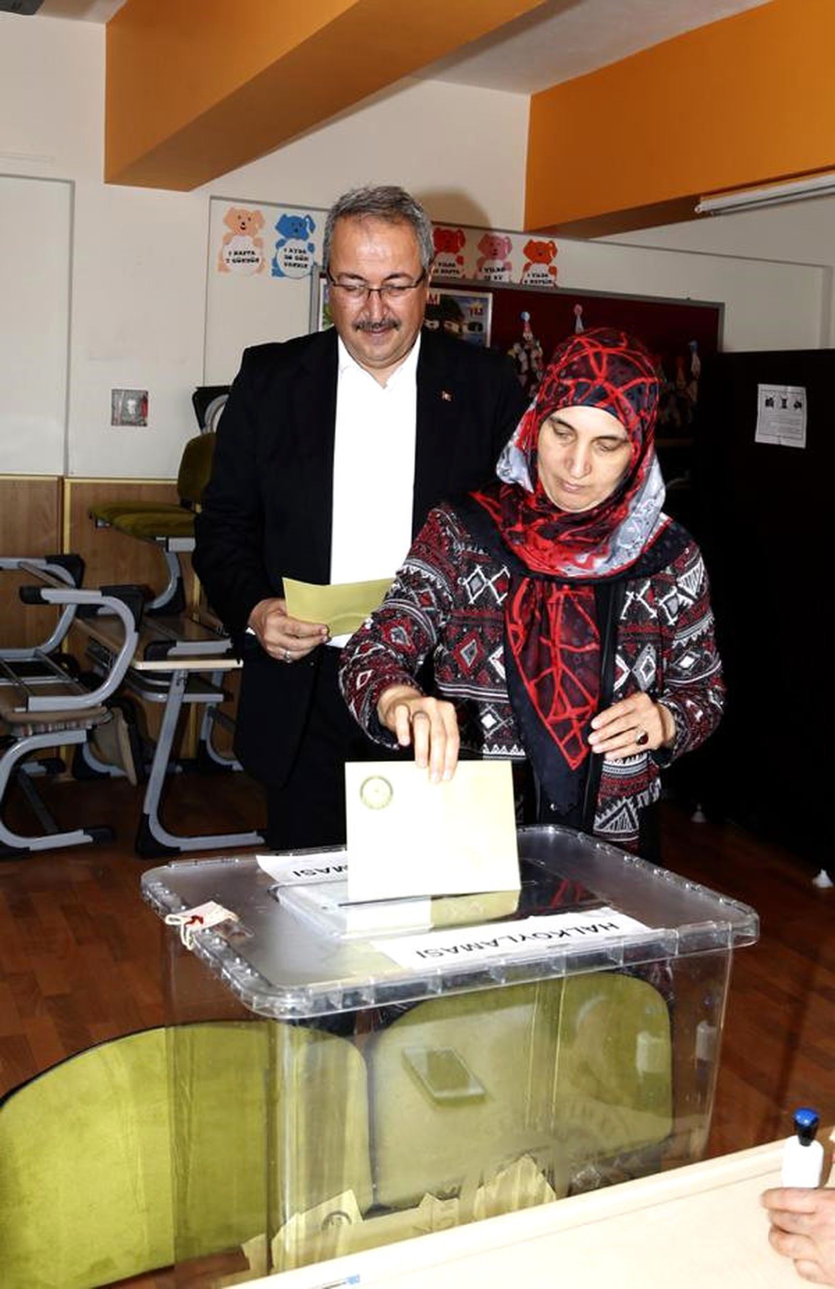 Engelli Seçmen, Oyunu Emekleyerek Kullandı