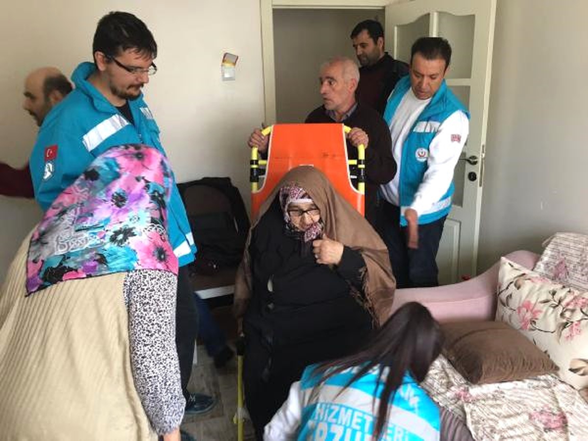 Erzurum\'da 834 Hasta, Ambulansla Sandığa Taşındı