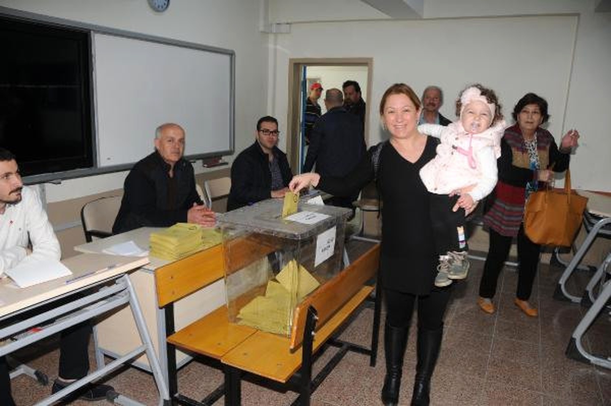 Eskişehir, Bilecik ve Kütahya\'da Referanduma İlgi Büyük