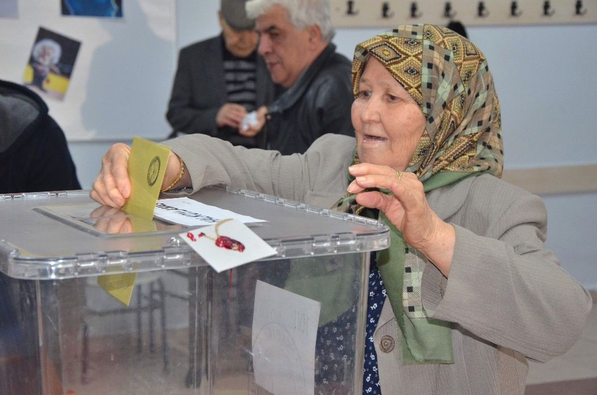 Eskişehir\'de İlk Oylar Atıldı