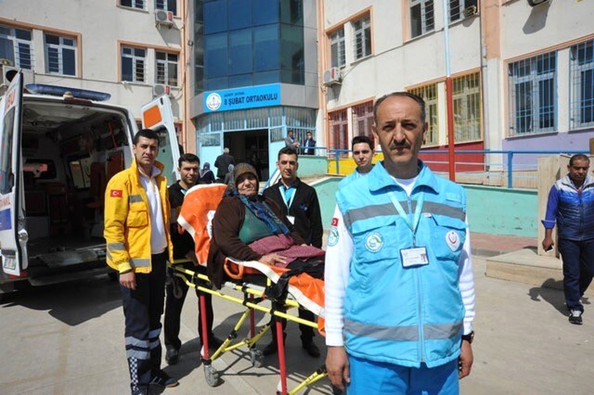 Gaziantep\'te Yaşlı ve Engelli Vatandaşlar Ambulanslarla Sandığa Taşındı