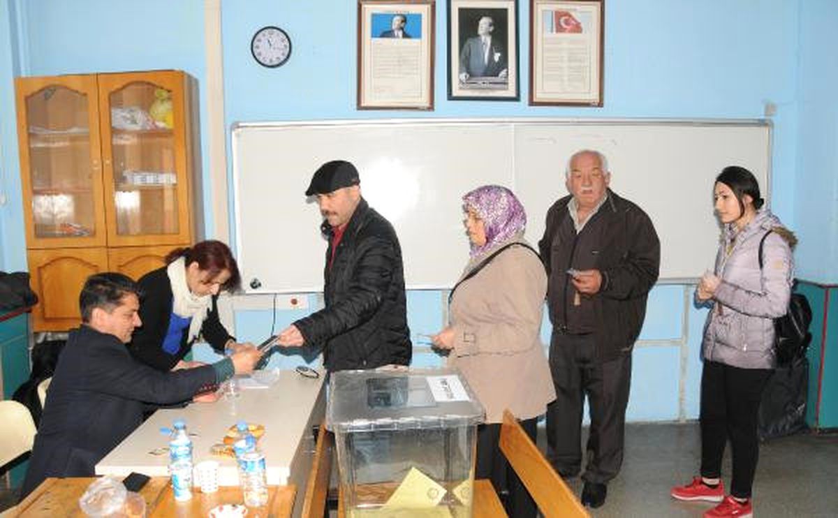 Giresun\'da Oy Verme İşlemi Sürüyor