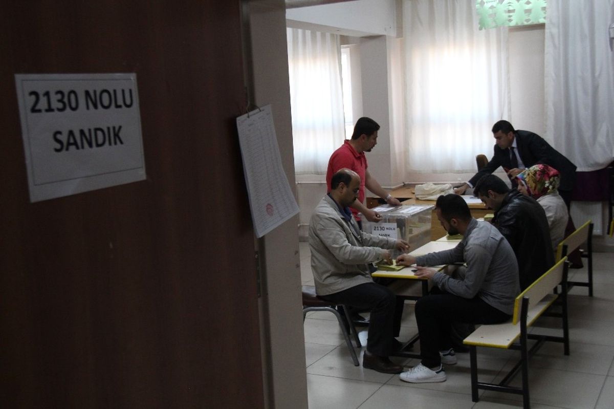 Halk Oylaması Başladı