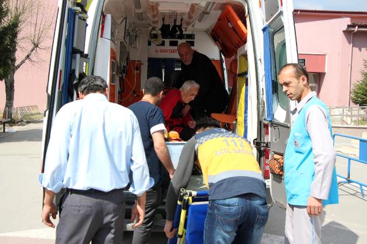 Hasta ve Engelli Seçmenler Ambulansla Sandıklara Taşındı