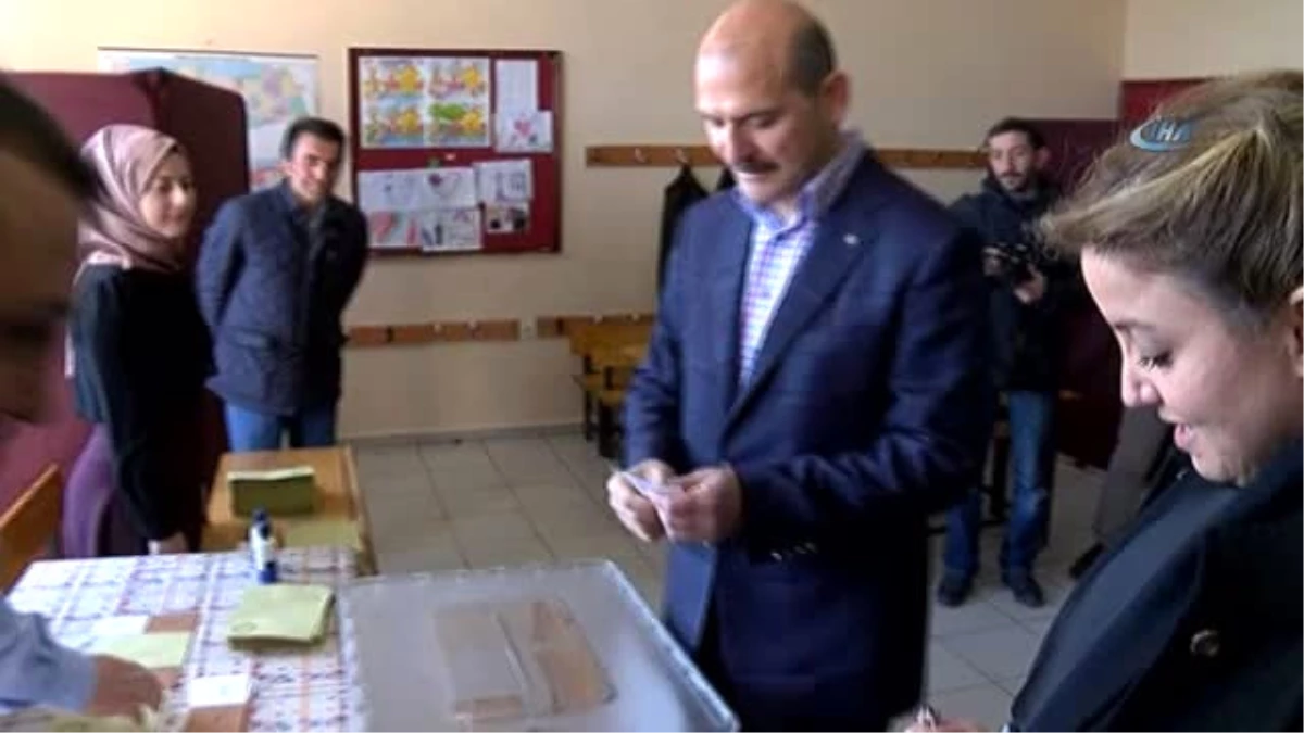 İçişleri Bakanı Soylu Referandumda Oyunu Trabzon\'da Kullandı