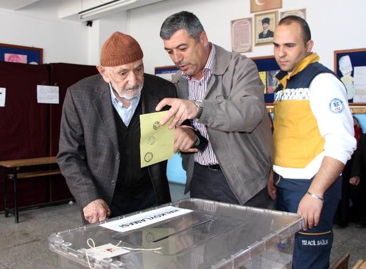 Isparta\'da Seçmen Sandık Başında