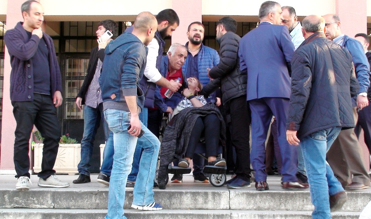 Istanbul\'da Oy Sayımı Sırasında Kavga: 2 Yaralı