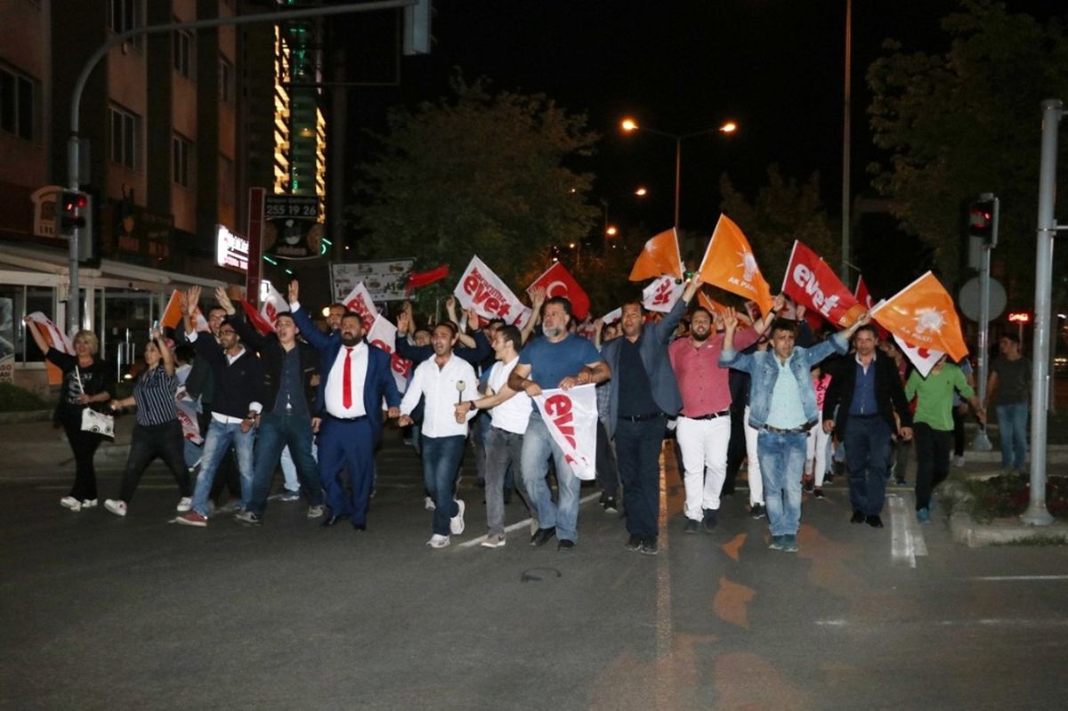 İzmir \'Evet\' Kutlaması