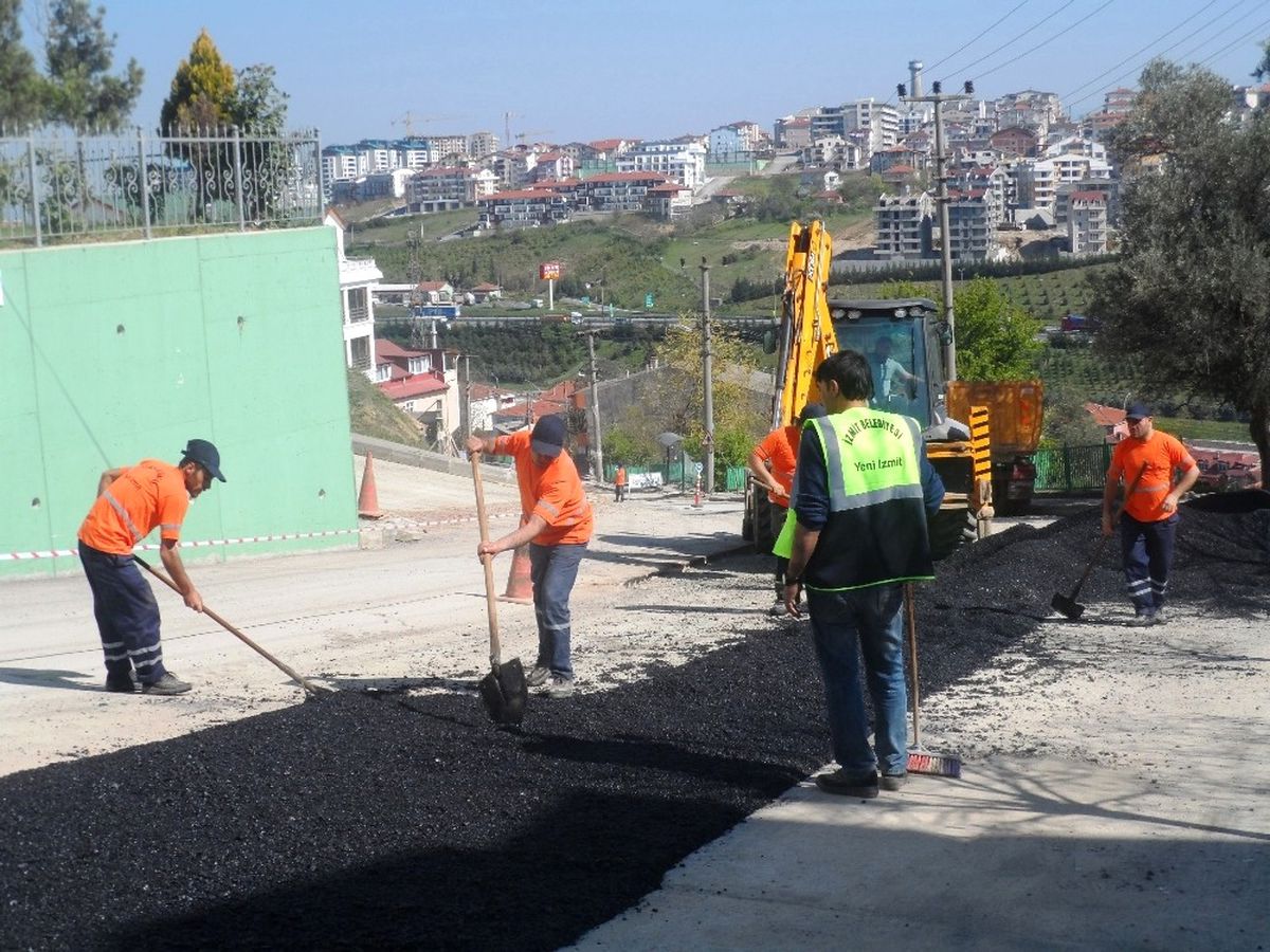 İzmit\'te Alt ve Üst Yapı Çalışmaları Sürüyor