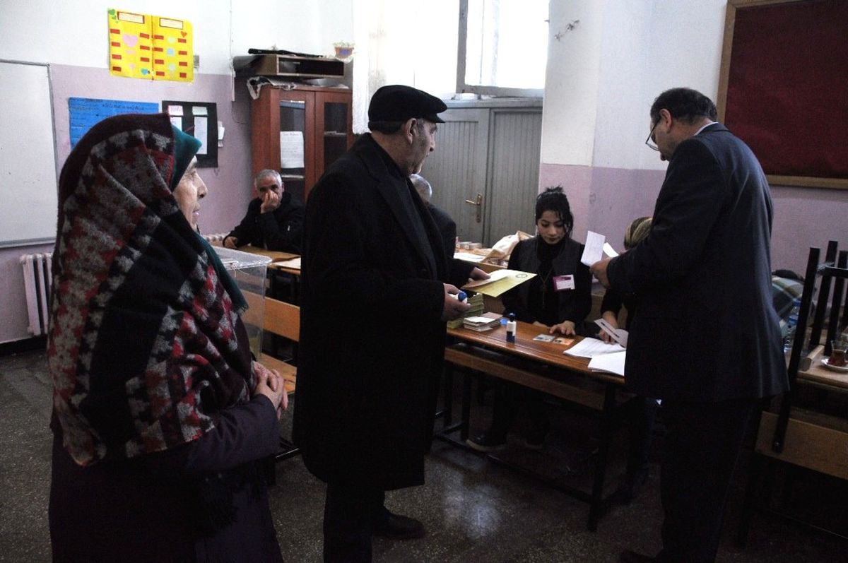Kars\'ta Oy Kullanma İşlemi Başladı