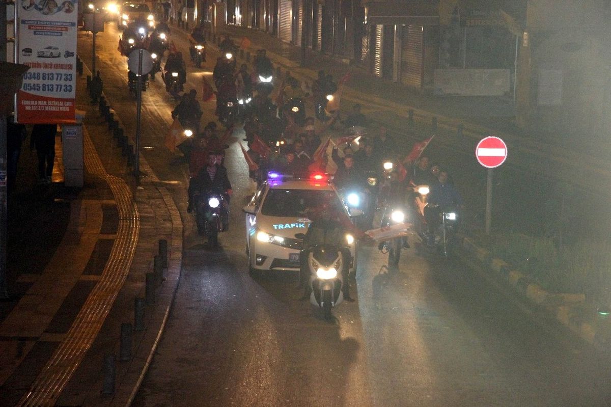 Kilis\'te, Ak Partililer Referandum Zaferi Turu Attı