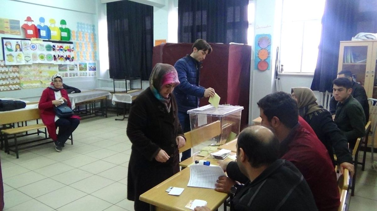 Kilis\'te Vatandaşlar Oy Kullandı