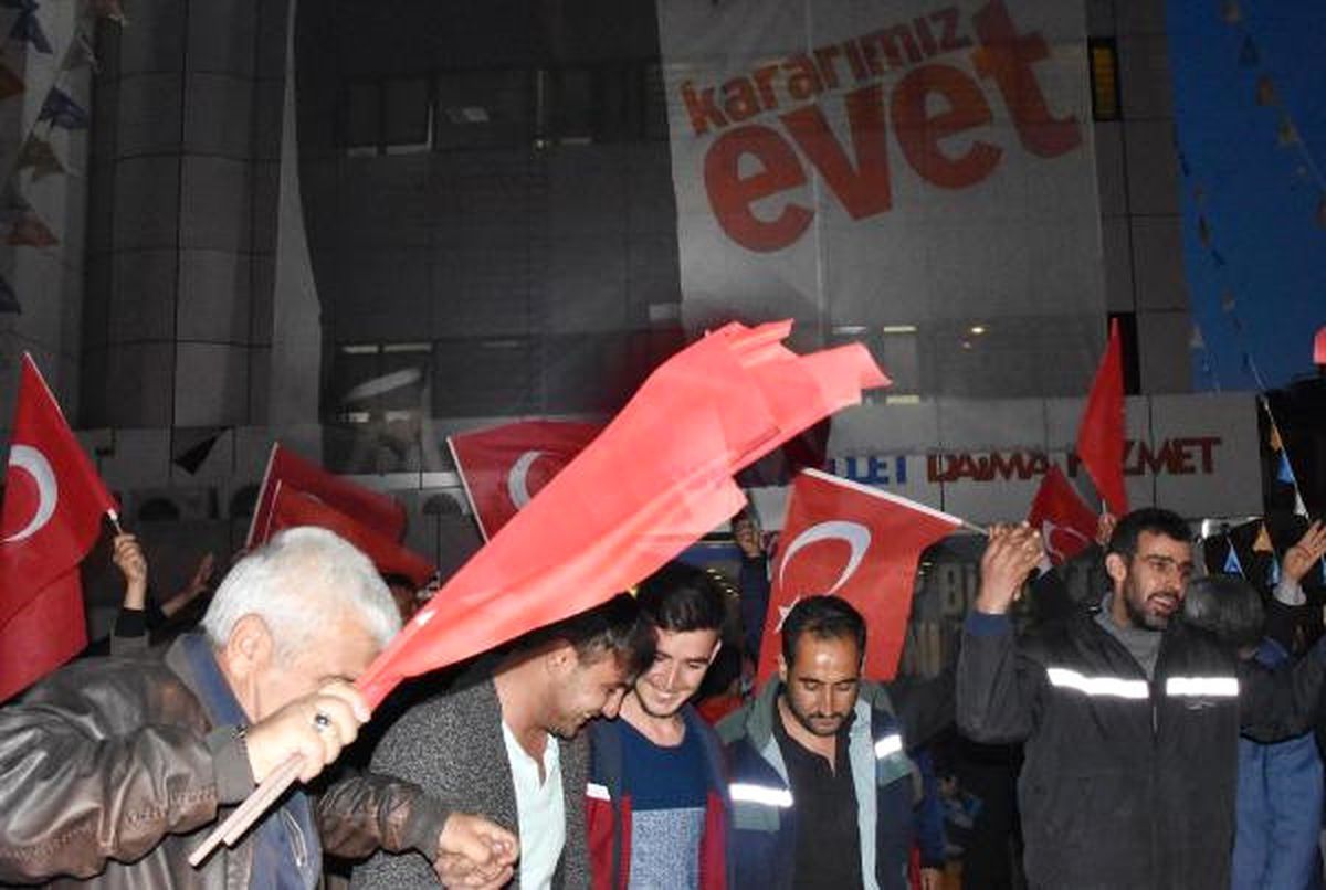 Konya\'da \'Evet\' Kutlaması