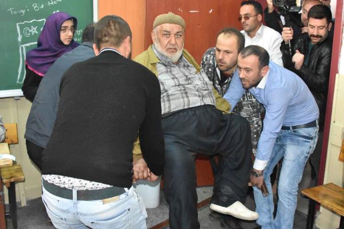 Konya\'da Seçmen Referandum İçin Sandık Başına Gitti (2)