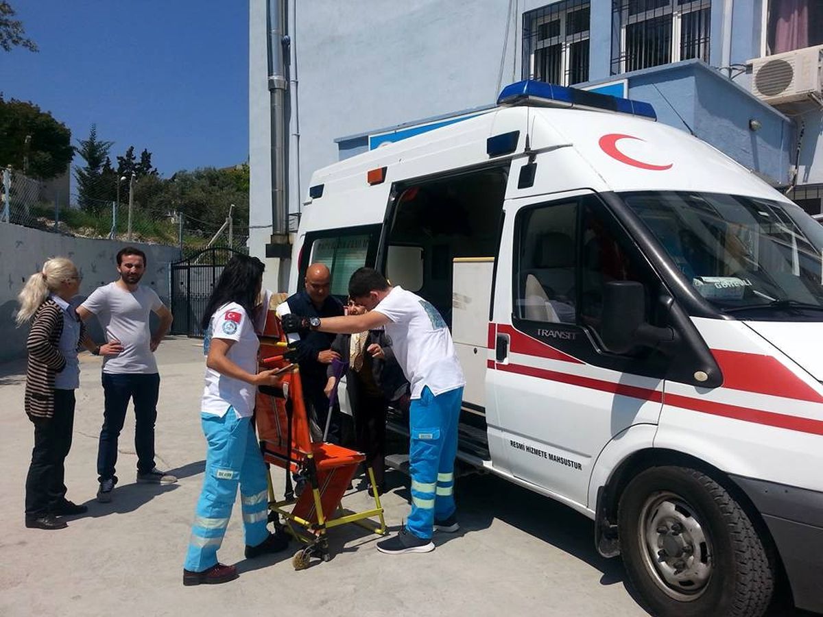 Kuşadası\'nda Hastalar Ambulansla Oy Kullanmaya Geldi