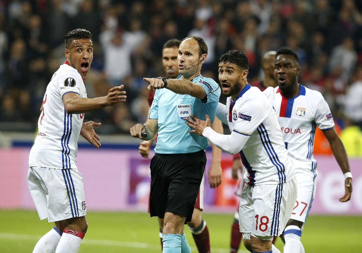 Lyon\'lu Futbolculara Saldırı: Maç Iptal Edildi!