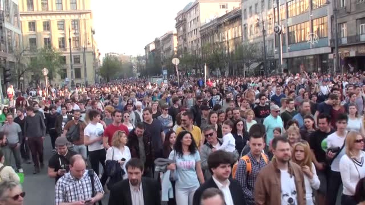 Macaristan\'ın Sığınmacı Politikası Protesto Edildi