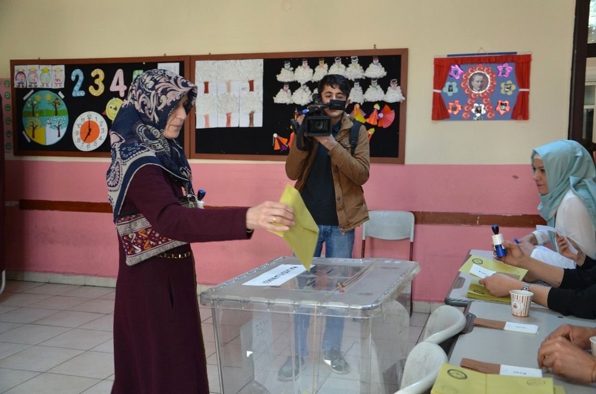 Malatya\'da Oy Kullanma İşlemi Sürüyor