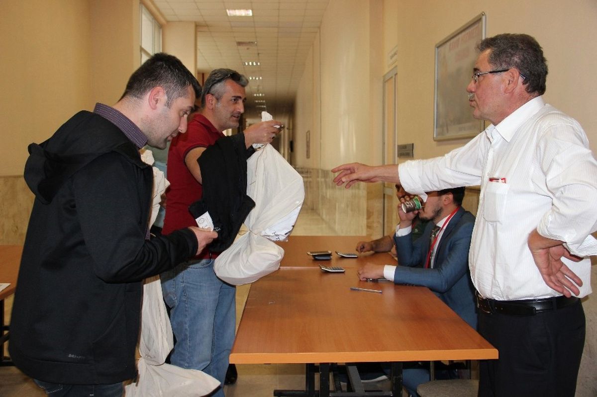 Manisa\'da Oylar Seçim Kurullarına Gelmeye Başladı