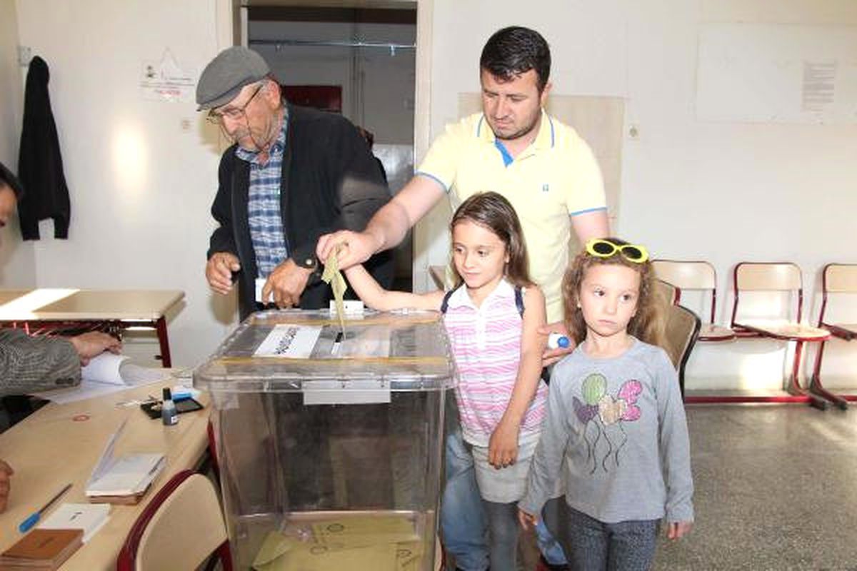Manisalılar Sandığa Koştu