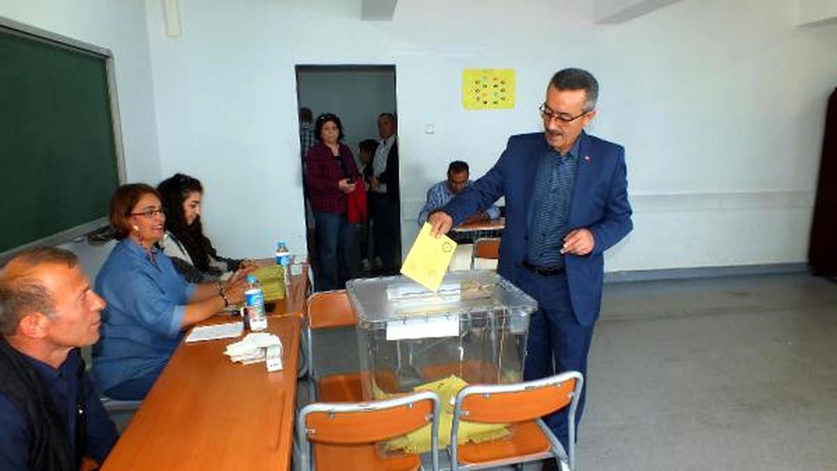 Marmaris\'te Seçmen Oyunu Kullanıp Sahile Akın Etti