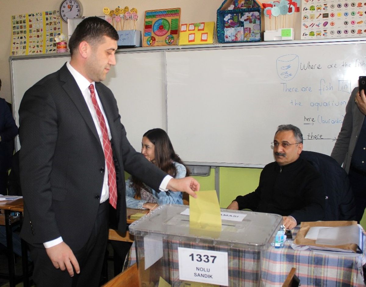 MHP İl Başkanı Baki Ersoy Oyunu Kullandı